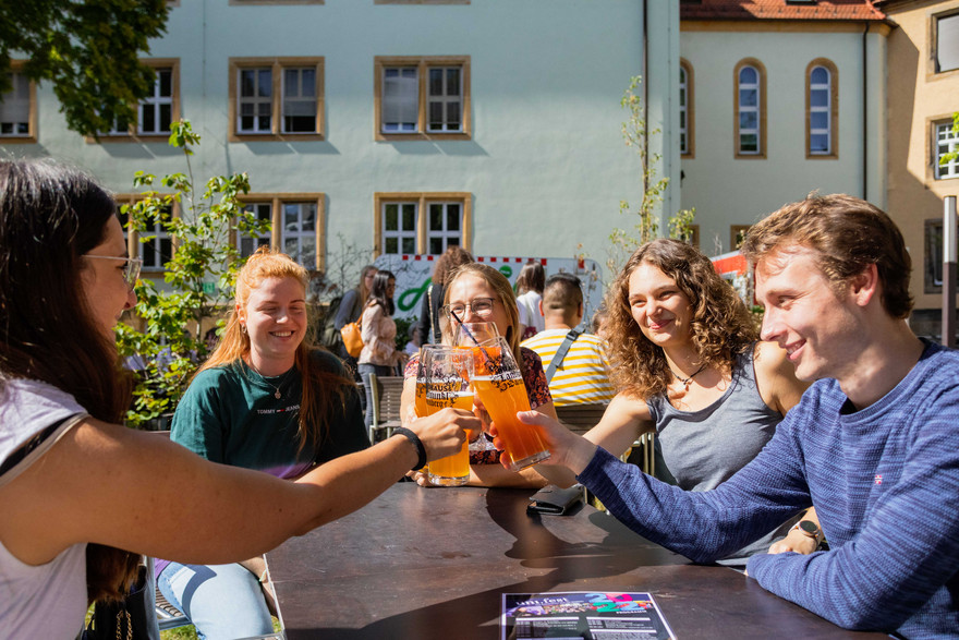 Das uni.bier kam auch bei den Universitätsangehörigen gut an.