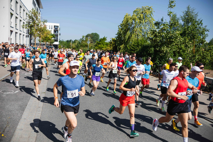 525 Sportler*innen nahmen am neunten Bamberger Uni-Lauf teil.