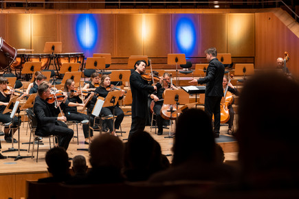 Geiger auf Benefizkonzert