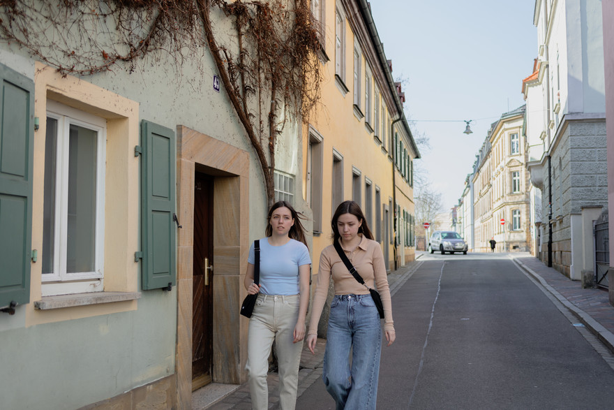 Auch wenn sich Mariia (l.) und Anastasiia in Bamberg wohlfühlen, möchten sie gerne in ihre Heimat zurück, wenn der Krieg vorbei ist.