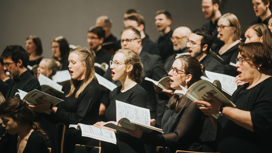 Universitätsmusik singt