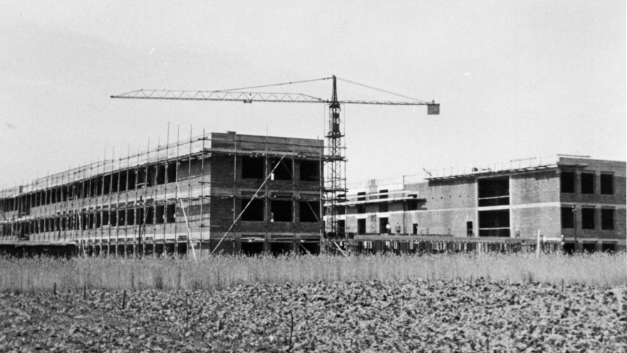 Rohbau des Universitätsgebäudes in der Feldkirchenstraße