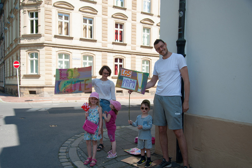 Die Zuschauerinnen und Zuschauer am Straßenrand feuerten die Läufer*innen an.